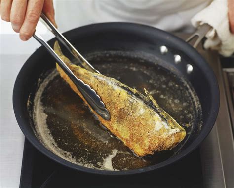 焼き魚 フライパン - 魚と鉄の調和を探る