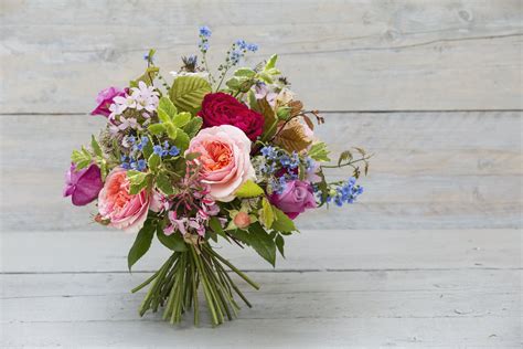 How to Order Flowers for Someone in Another State: A Comprehensive Guide