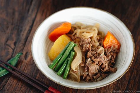 肉じゃが 白ごはん ～ 和食の温もりと現代の食卓